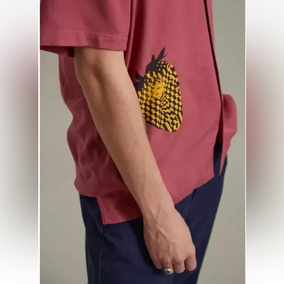 Urban Outfitters
Button Down Pop Art Men's Shirt XL - Picture 5 of 15